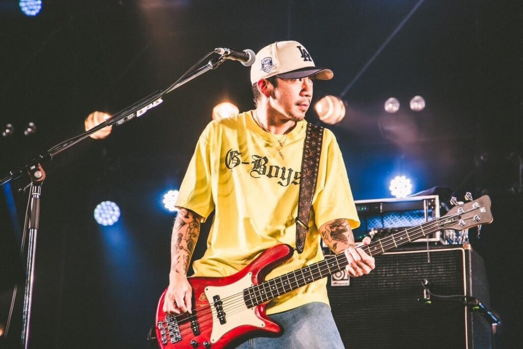 ロックのロマンを鳴らし、人と人を繋ぐ巨大な歌 The BONEZのシンガ
