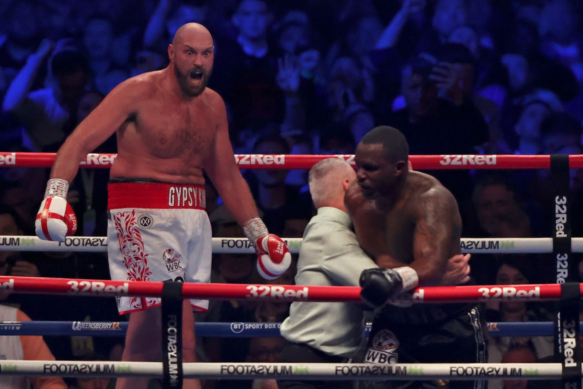 Tyson Fury stuns Dillian Whyte with sixth round knockout in