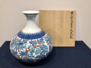 十三代 今泉今右衛門作 『色絵吹墨花草文花瓶』 買取価格相場｜骨董品