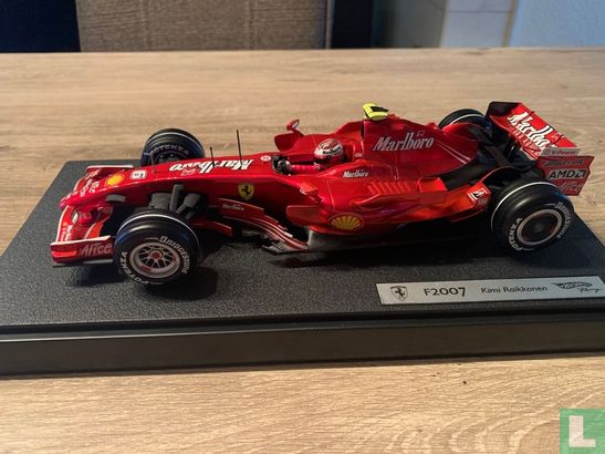Ferrari F2007 'Marlboro Livery' N4658 (2007) - Hot Wheels - LastDodo