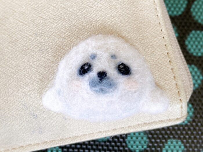 羊毛フェルトでゴマアザラシの赤ちゃん作りました | カーチャンだって