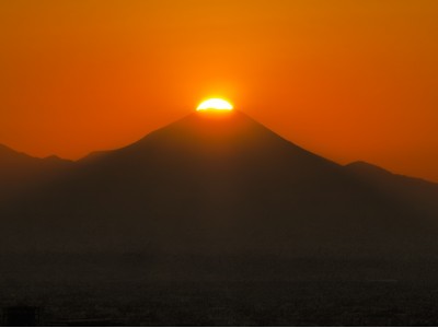 ダイヤモンド富士＜1年間で数日しか見られない「レア富士山」！専門員