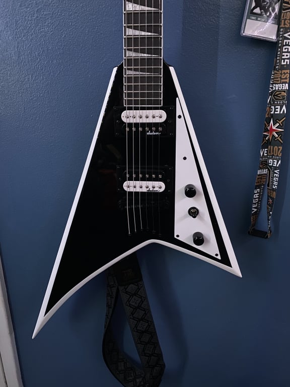 Jackson JS Series Rhoads JS32T Electric Guitar Black and White