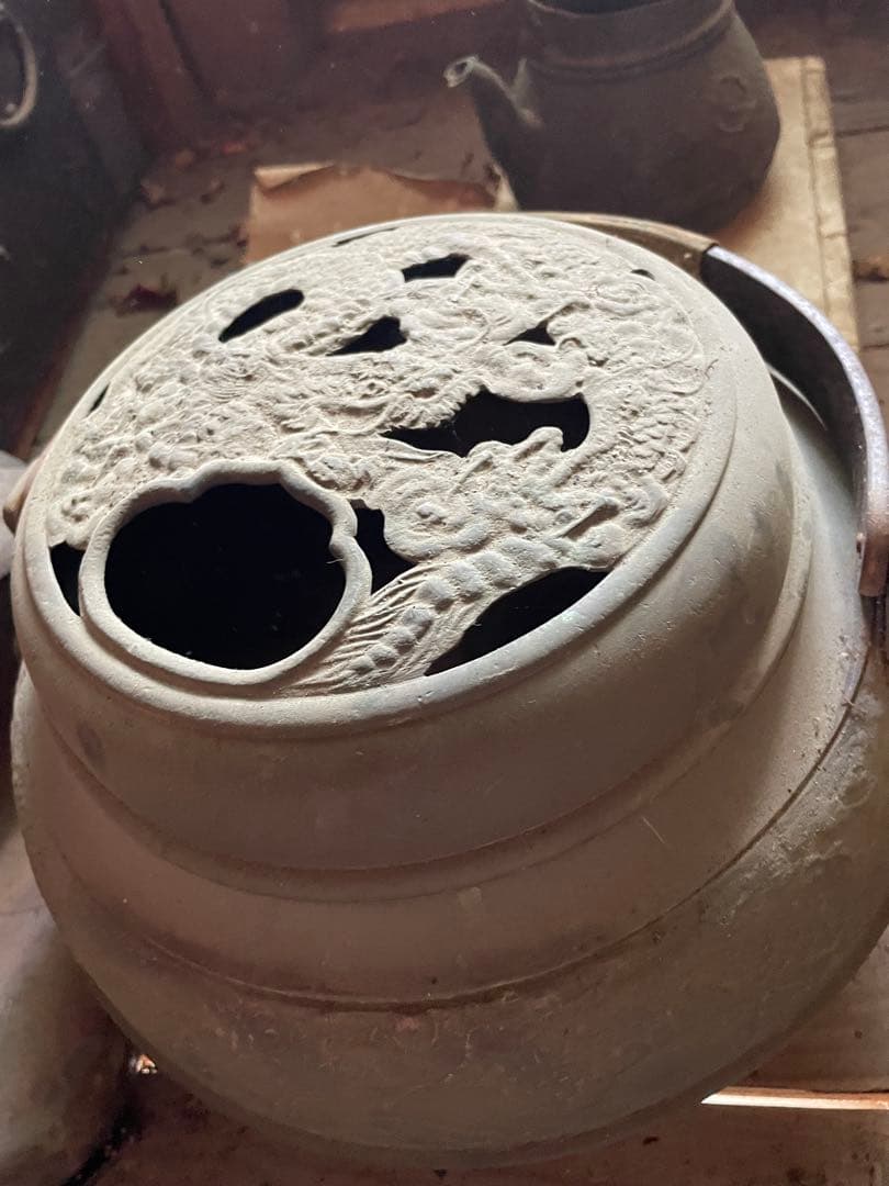 龍彫刻の鉄製容器 骨董品 掌の骨董80.李朝鶏龍山鉄絵唐草文徳利りちょうけいりゅうさんてつえ