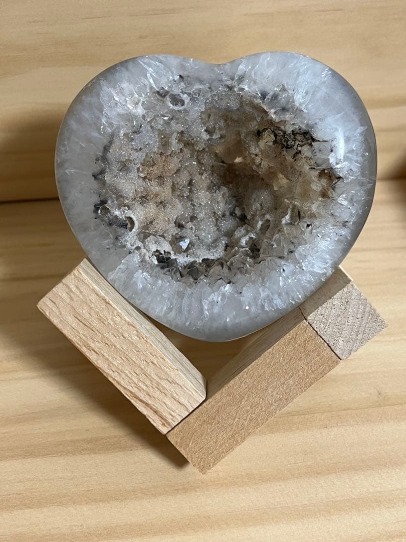 2回結晶　瑪瑙ジオード　ハート置物 2回結晶 瑪瑙ジオード ハート置物 アメジスト ジオードハート型♡01