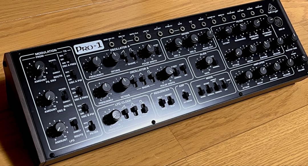 【美品】BEHRINGER PRO-1 アナログシンセサイザー BEHRINGER PRO-1 デスクトップ アナログシンセサイザー 送料無料