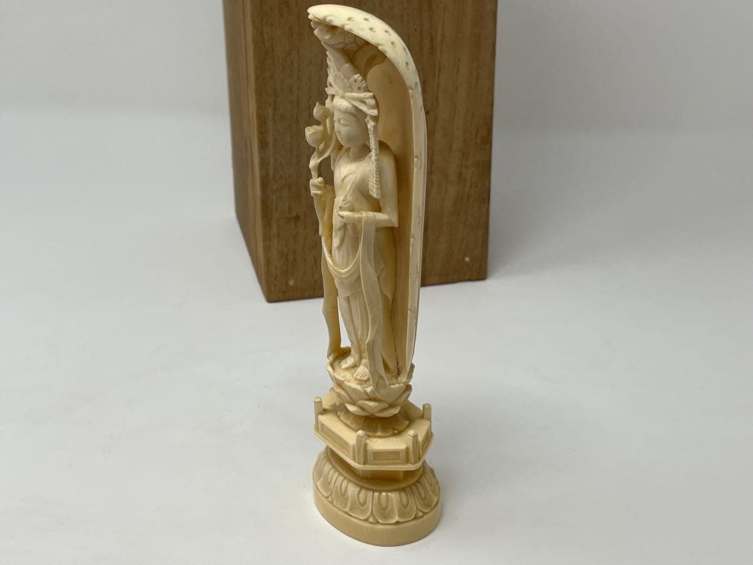 象牙調 聖観音 古龍作 18.5cm