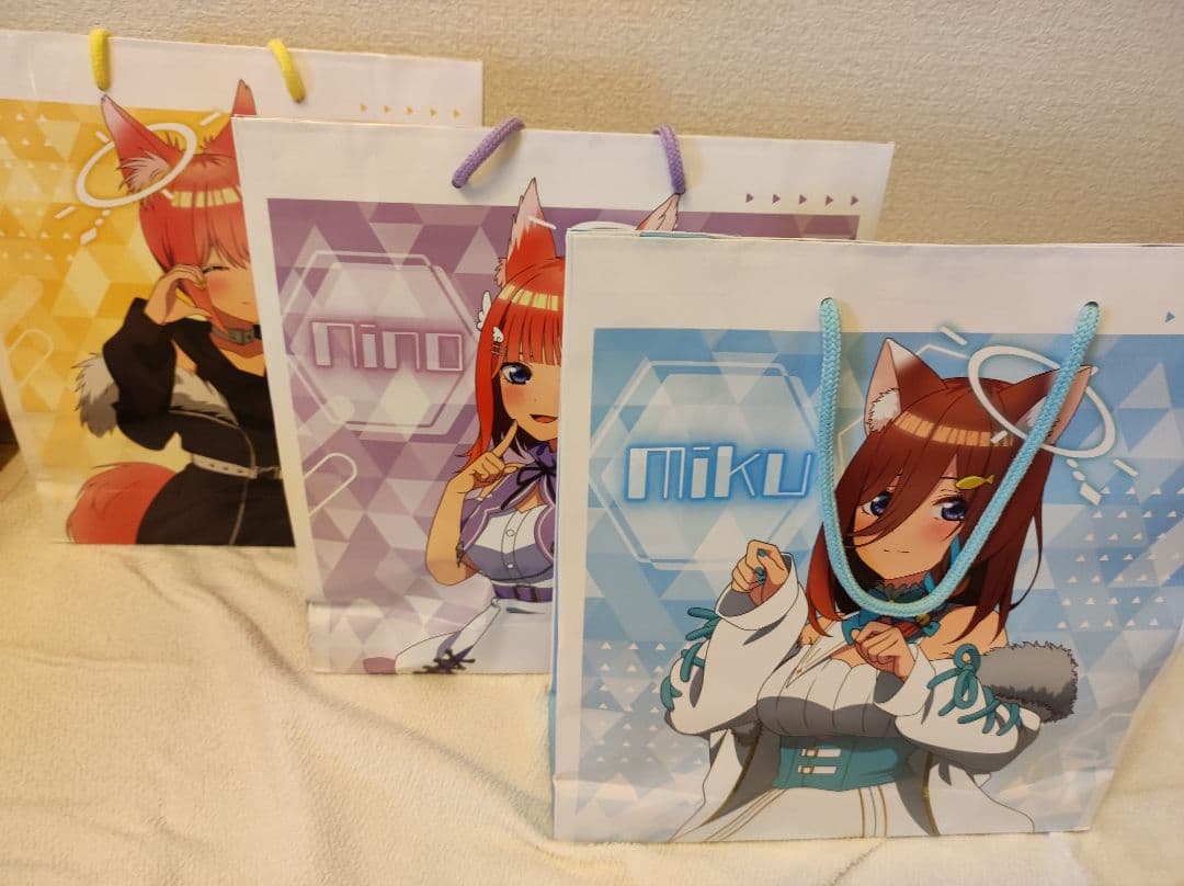 五等分の花嫁 推し袋  ドンキ限定\r
中野　一花、二乃、三玖　推し袋　3種セット ドン・キホーテにTVスペシャルアニメ「五等分の花嫁∽」アパレル推し袋